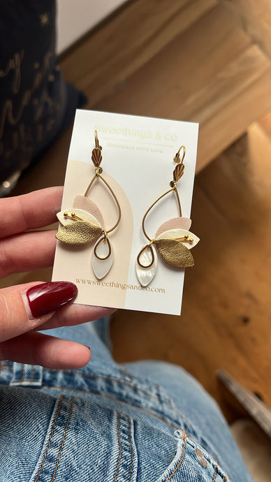 Boucles d'oreilles LEONORE NACRE